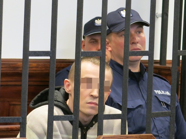 Dożywotnie więzienie za zbrodnię, która dwa lata temu wstrząsnęła Zgorzelcem. 13 kwietnia 2015 roku w kasynie przy ul. Daszyńskiego oblano benzyną i podpalono dwóch młodych mężczyzn.