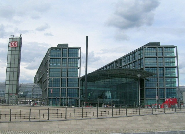 Berlin Hauptbahnhof - główny dworzec kolejowy Berlina.