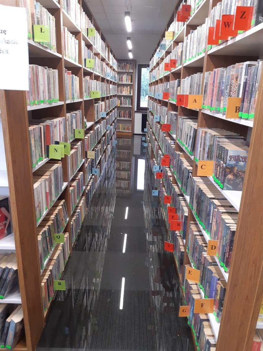 Biblioteka w Prabutach zalana po ulewach. Jak duże są straty? [ZDJĘCIA]