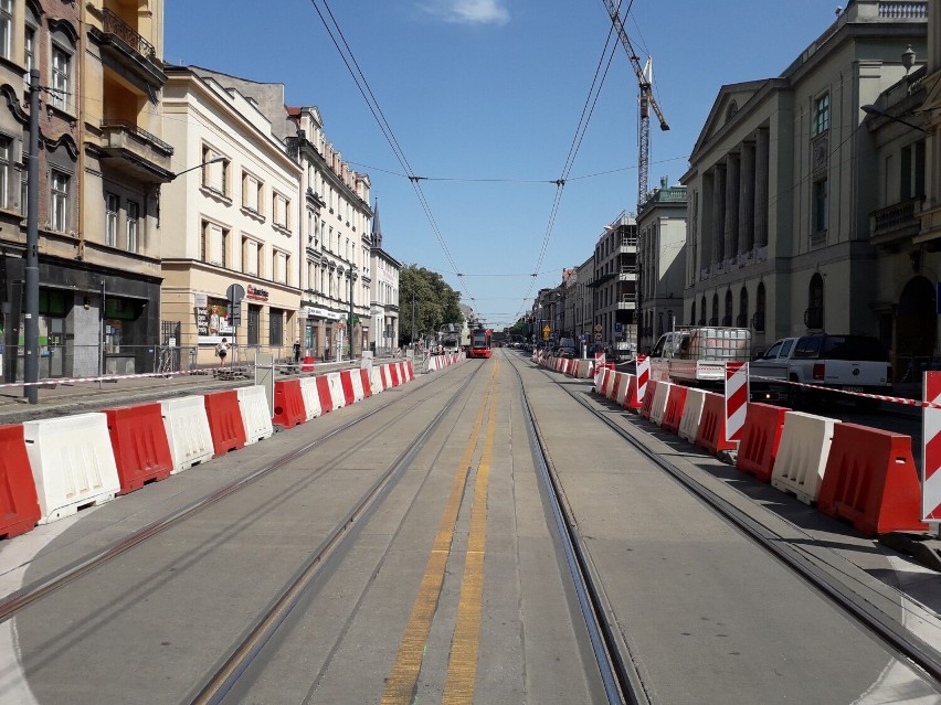 W Katowicach żar z nieba, ale prace remontowe trwają w najlepsze. Na Warszawskiej zrywany jest asfalt