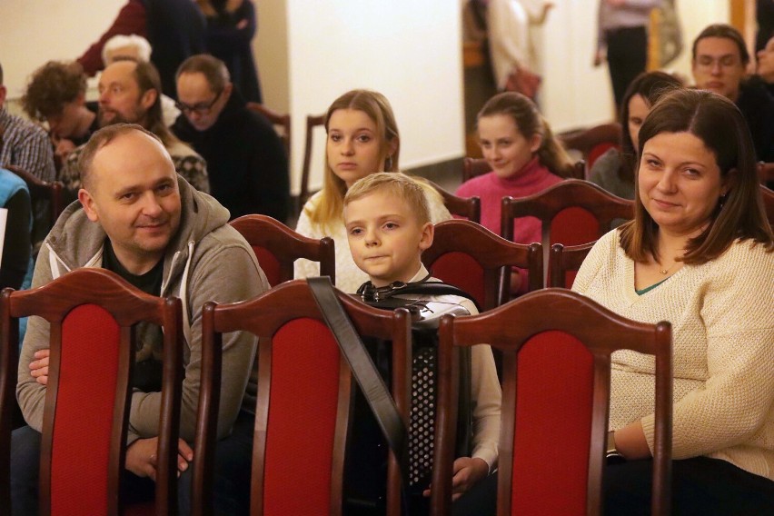 Legnica: „Konkursowym krokiem w Nowy Rok”, koncert uczniów ZSM, zdjęcia