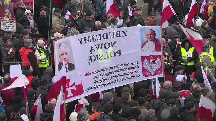 MARSZ PiS W OBRONIE DEMOKRACJI na ulicach Warszawy [zdjęcia, wideo]