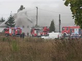 Pożar hostelu pod Warszawą. Jedna osoba nie żyje. Z ogniem walczyło 9 zastępów straży pożarnej