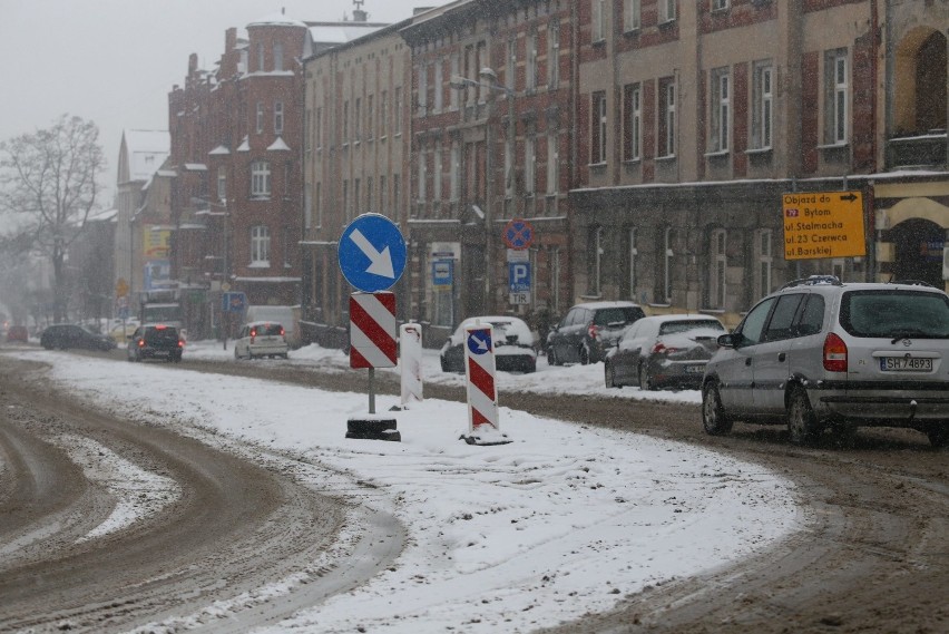 Śnieg na drogach. Za zimowe utrzymanie dróg odpowiada MZiUM...