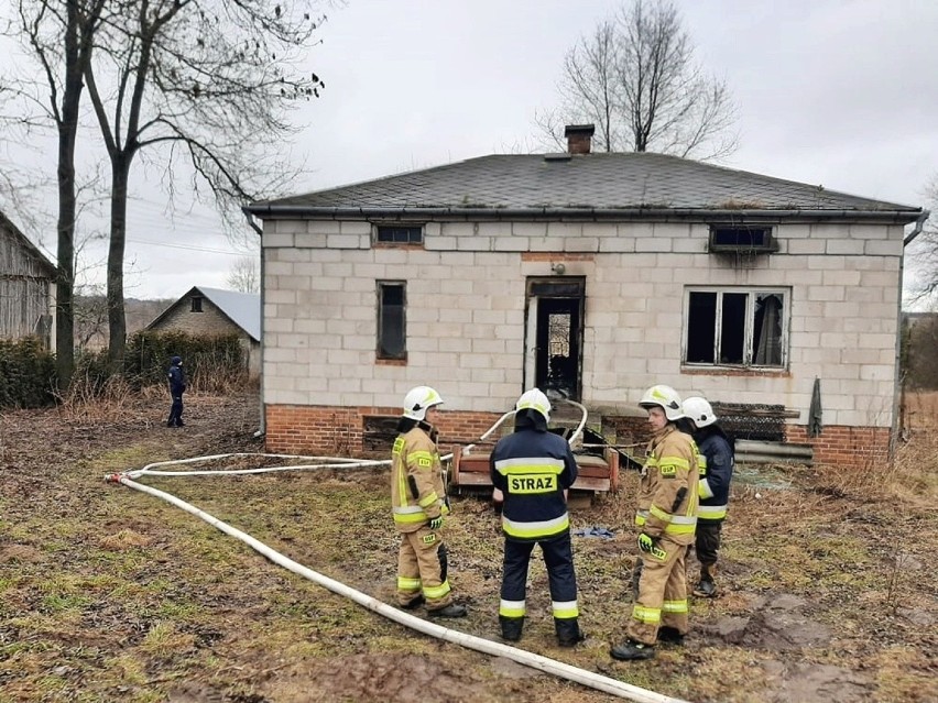 Zamość: Tragiczny pożar domu. Strażacy natrafili na zwłoki 61-letniego właściciela