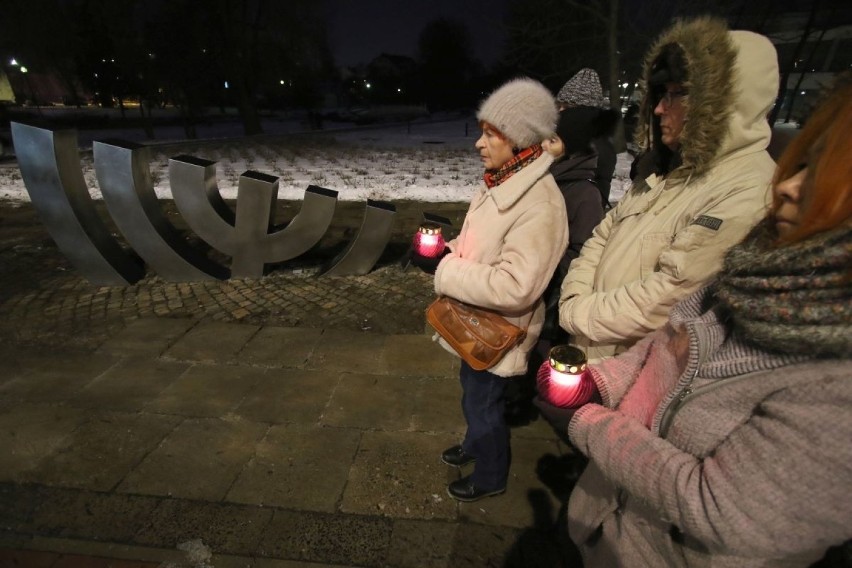 Kielczanie pamiętali o Holokauście. Była modlitwa przy pomniku "Menora" i pokaz filmów o losie żydowskich dzieci