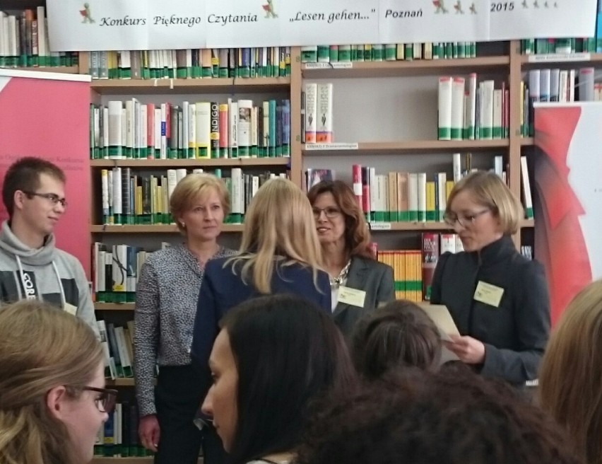 I LO w Kaliszu: Uczennice wzięły udział w konkursie pięknego czytania
