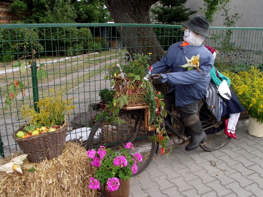 Gmina Zbąszyń: Dożynkowe dekoracje ze słomy [Zdjęcia z...