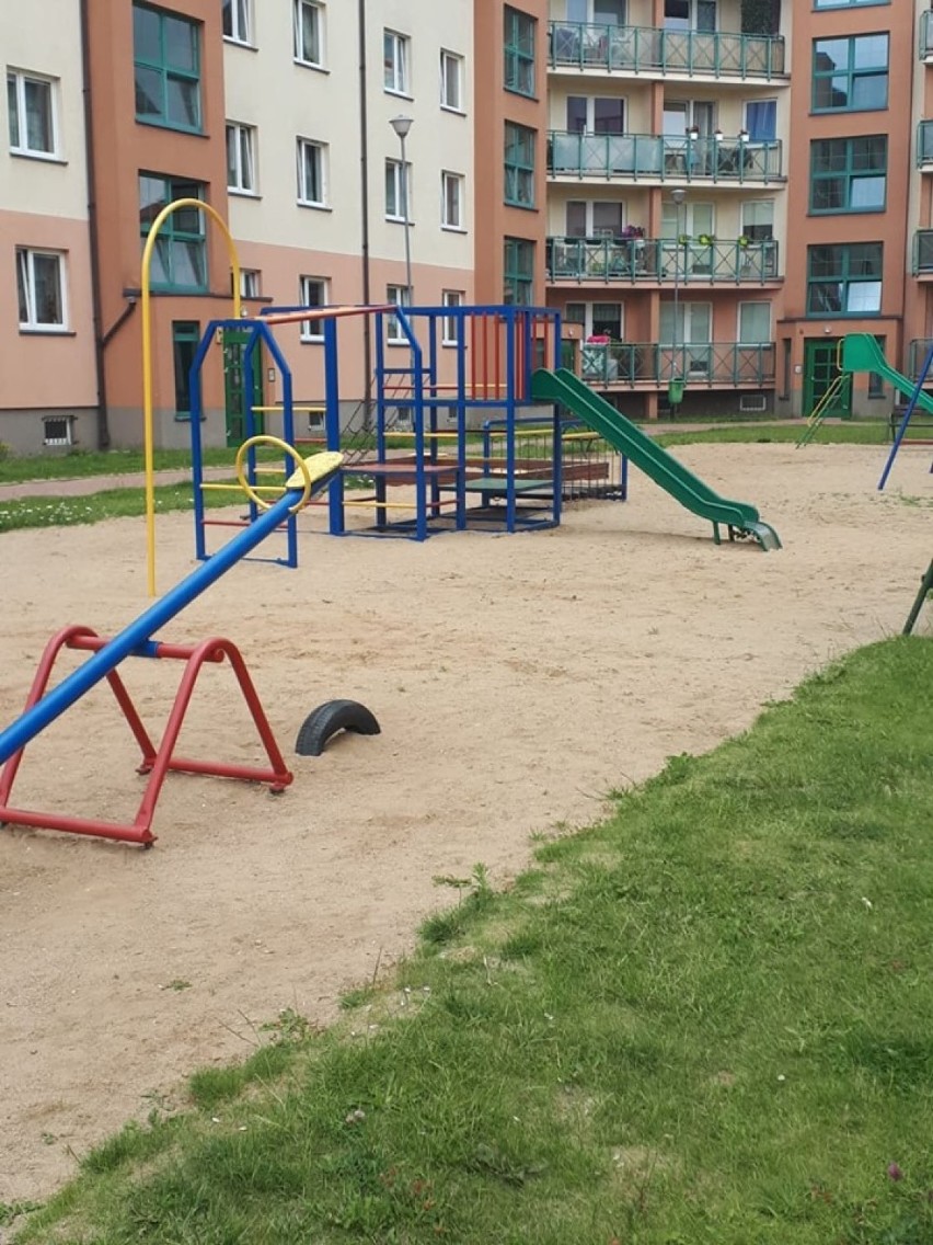 Place zabaw w Koszalinie są w opłakanym stanie? Czytelnicy alarmują [ZDJĘCIA]