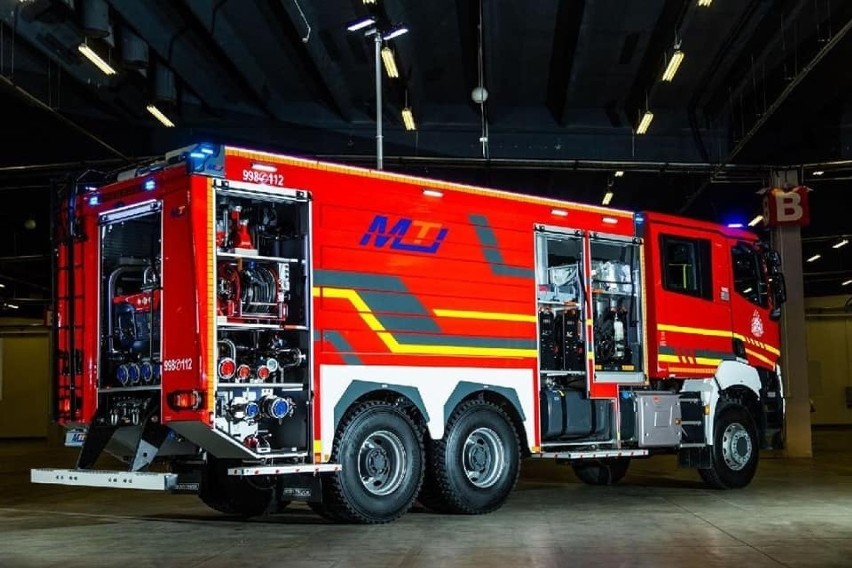 Nowy wóz pożarniczy dla koluszkowskich strażaków. Jego wartość to 1 mln zł