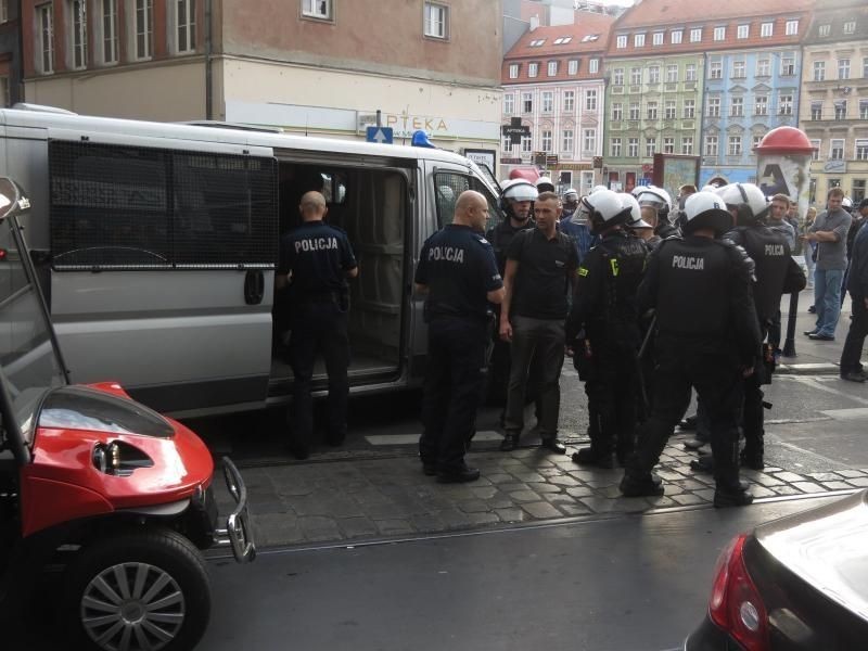 Wrocław: 44 osoby zatrzymane po demonstracjach (ZDJĘCIA, FILM)