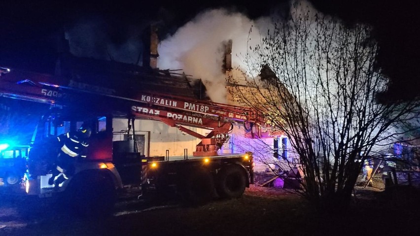 W Bielsku w gminie Morzeszczyn płonął budynek wielorodzinny 