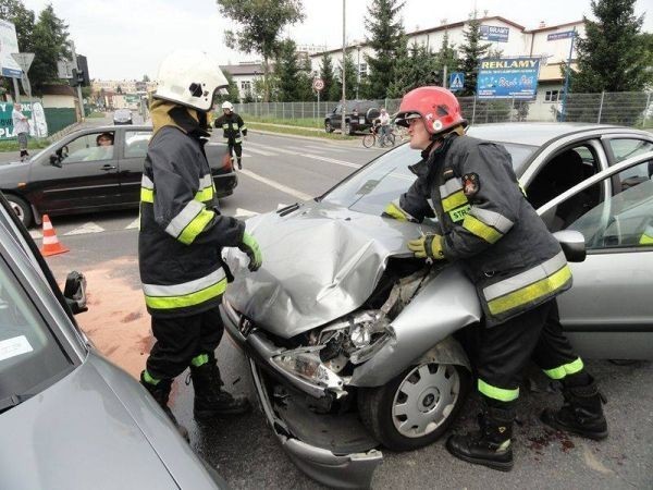 Nowy Sącz: groźny wypadek na skrzyżowaniu [ZDJĘCIA]