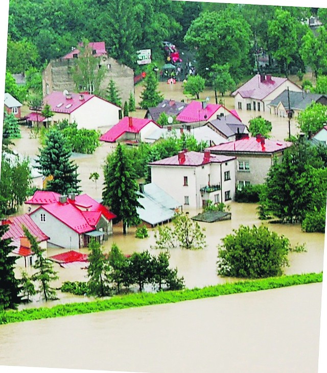 W Tuchowie pod wodą było ponad sto domów. Połowa z nich nie nadaje się do zamieszkania