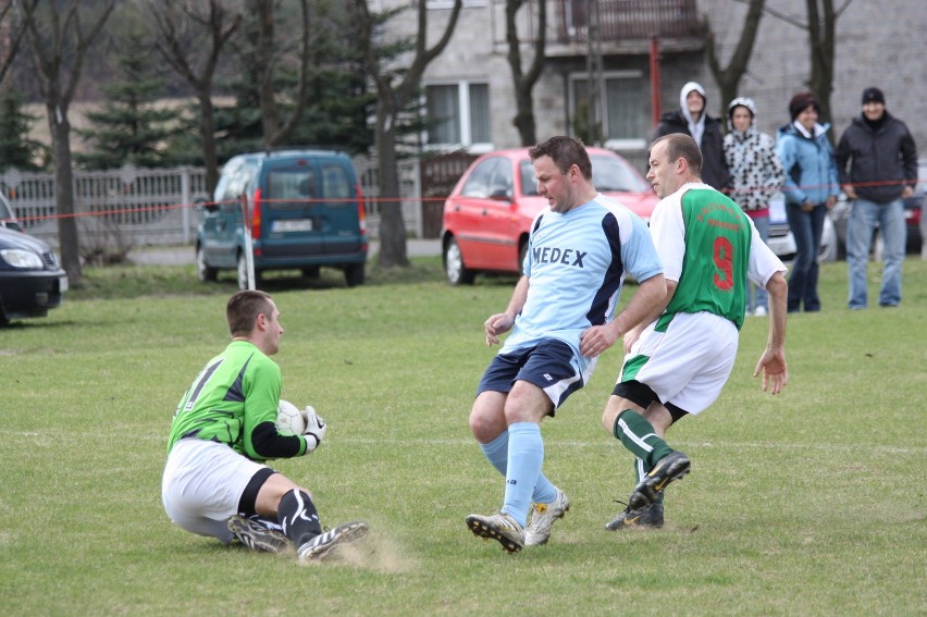 Przemsza - Strażak 0:2. Lider z Mierzęcic wygrywa w meczu kolejki (FOTO)