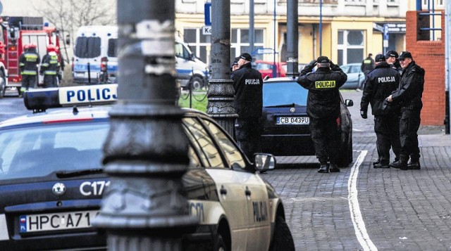 Wczoraj ewakuację przeprowadzono w kilku instytucjach przy ul. Świętej Trójcy.  Informacja o rzekomym podłożeniu ładunku wybuchowego zakłóciła też pracę szkoły - "mechanika" nr 1