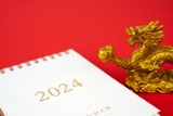 Horoskop chiński na 2024 przewiduje wiele życiowych zmian dla poszczególnych znaków zodiaku. Rok Drewnianego Smoka będzie burzliwy