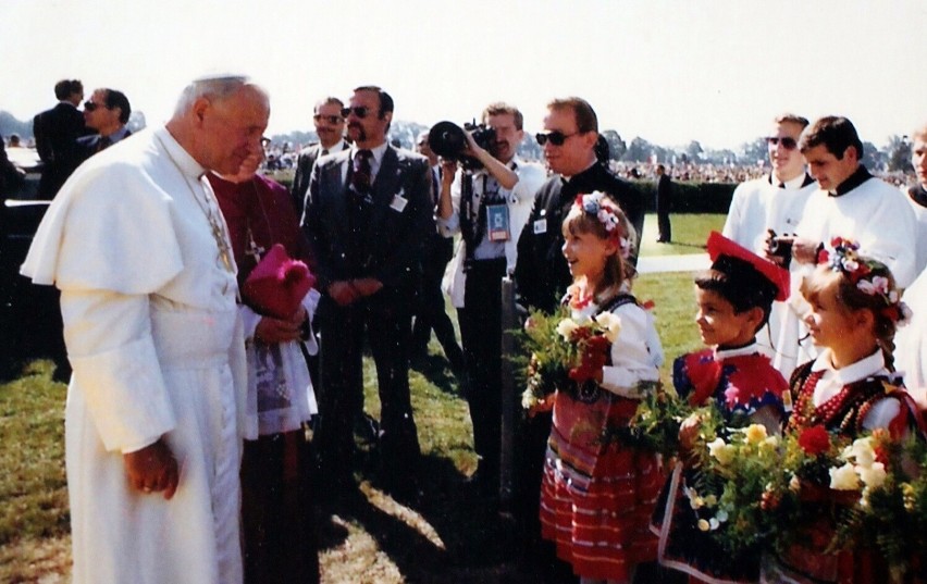 Zobacz niezwykłe zdjęcia z pielgrzymki Jana Pawła II do...