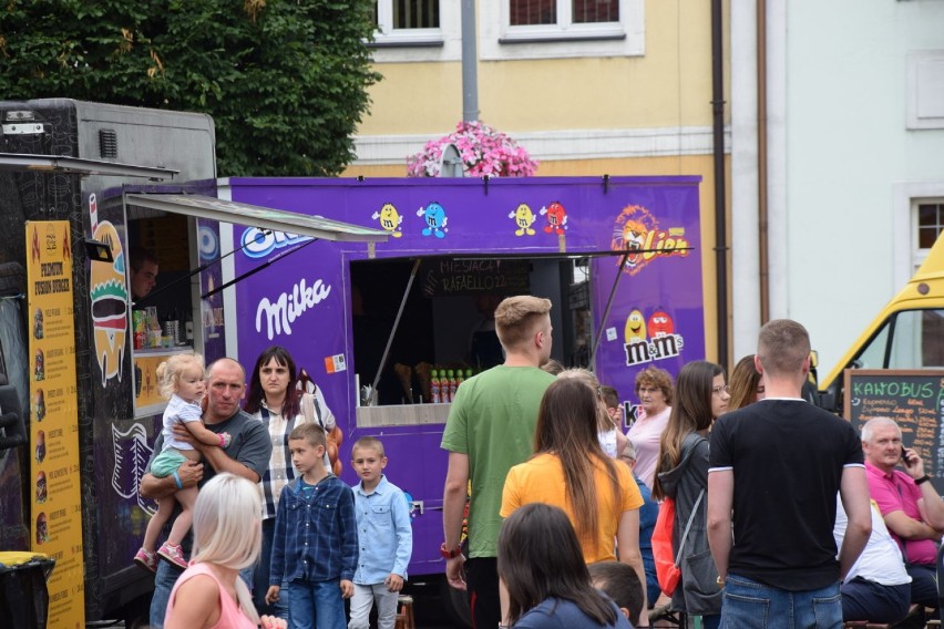 Food trucki zagościły na rynku w Bieruniu ZDJĘCIA