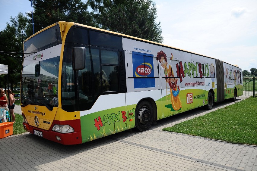 Happy bus przyjechał do dzieci z Jasła. Zobaczcie, jak bawili się najmłodsi mieszkańcy miasta