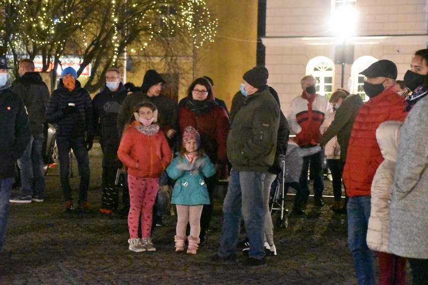 Koncert kolęd na śremskim rynku podczas zapalenia...