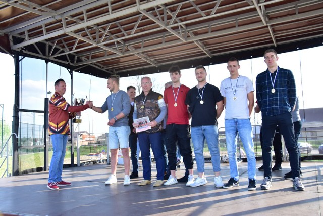 Wręczenie nagród i pucharów na zakończenie sezonu rozgrywek 2021-2022 Ligi Halowej MOS Żnin oraz Ligi Oldboy Żnin.