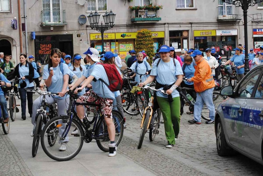 Kadry z pięciu edycji rodzinnych rajdów rowerowych...