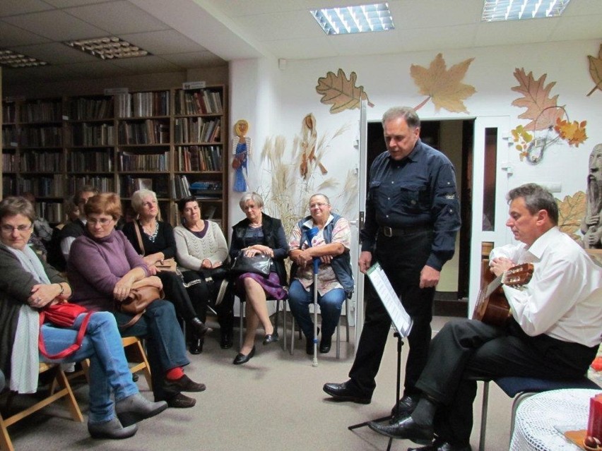 Andrzej Michalczuk (z gitarą) oraz Marek Michałowski podczas...