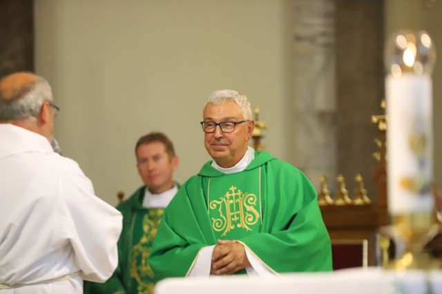 Nowy proboszcz w parafii Podwyższenia Krzyża Świętego w Kielcach. Odszedł ksiądz Edward Lisowski, zastąpił go ksiądz Wojciech Krawczyk.