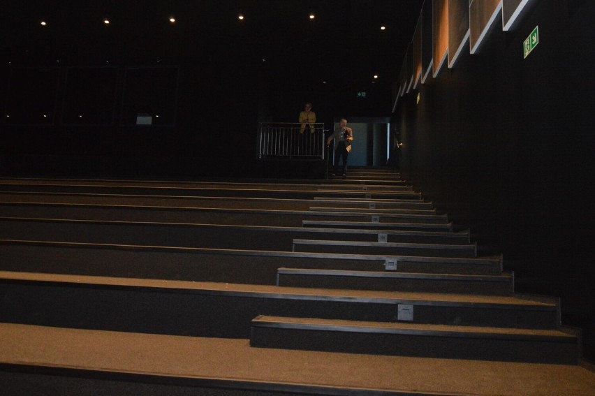 Sala widowiskowa przy Domu Kultury w Końskich wciąż bez foteli. Wkrótce ma się to zmienić