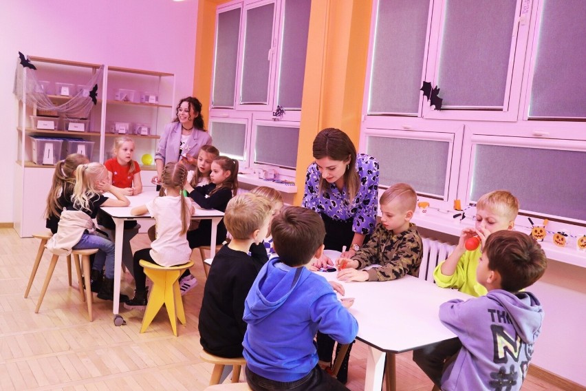 Halloweenowe warsztaty dla dzieci w Strefie Odkrywania Wyobraźni i Aktywności w Staszowie 