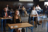 Matura 2023 w Zespole Szkół nr 2 w Wągrowcu. Abiturienci w świetnych nastrojach przystąpili do egzaminu dojrzałości 