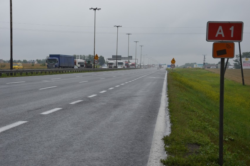 Utrudnienia na autostradzie A1 przy wiadukcie bełchatowskim:...