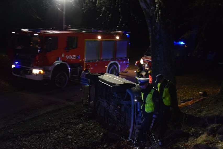 Poważny wypadek w Trzcinnie koło Szczecinka [zdjęcia]
