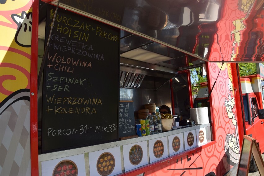 Food trucki znowu w Szczecinku. Kuchnie świata serwują w parku [zdjęcia]