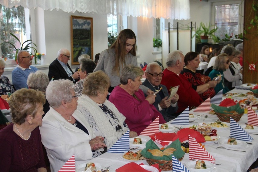 Karnawałowe spotkanie seniorów w Dziennym Domu Pomocy...