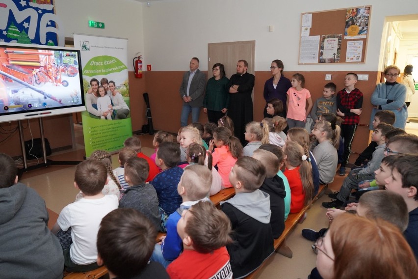 KRUS Człuchów promuje w szkołach zasady BHP w gospodarstwach rolnych