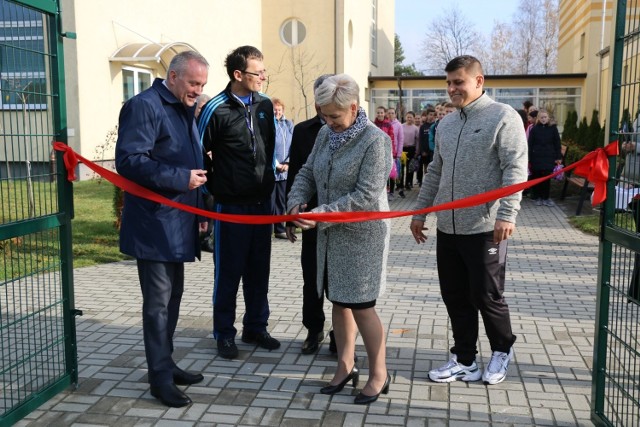 Otwarcie boiska szkolnego oraz Domu Kultury w Strzebiniu