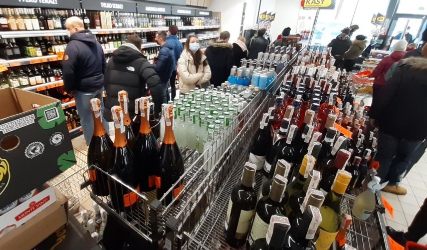 Napoje alkoholowe i wyroby tytoniowe:
26,61 zł

Przejdź...