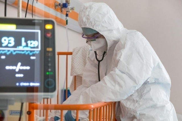 Najmłodszymi pacjentami, którzy zmarli na COVID-19 w dąbrowskim szpitalu był noworodek i 32-letni, niezaszczepiony mężczyzna