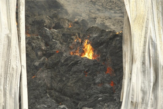 W pożarze rolnikom z Klarynowa spłonęło 300 balotów słomy.