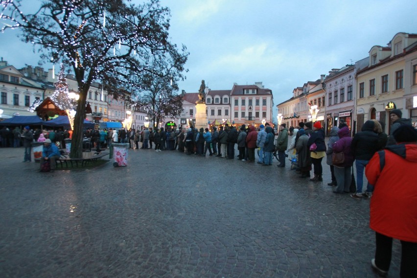 Miejska wigilia na Rynku w Rzeszowie. Był poczęstunek i występy artystyczne [ZDJĘCIA]