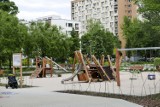 Warszawa. Skwer przy Gibalskiego przeszedł fenomenalną metamorfozę. Powstał naturalny plac zabaw 