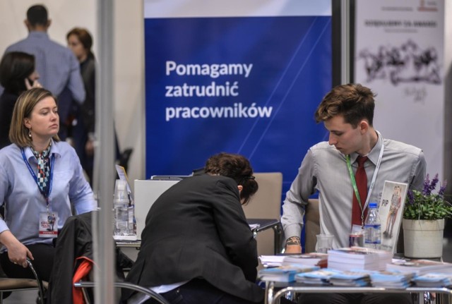 Oferty pracy w Służbie Cywilnej w Kujawsko-Pomorskiem. Jakich pracowników  szukają? Praca w Kancelarii Prezesa Rady Ministrów | Toruń Nasze Miasto