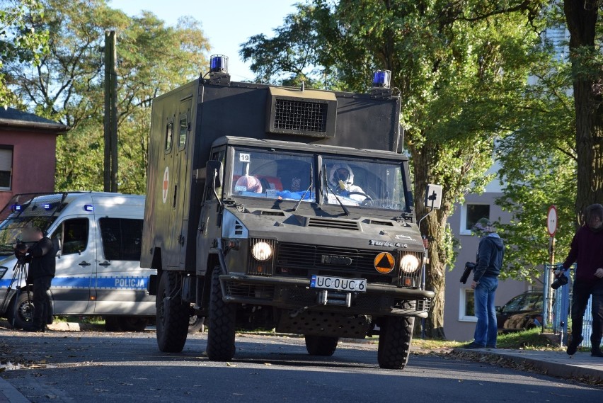 Wyjazd transportów medycznych z placówki.