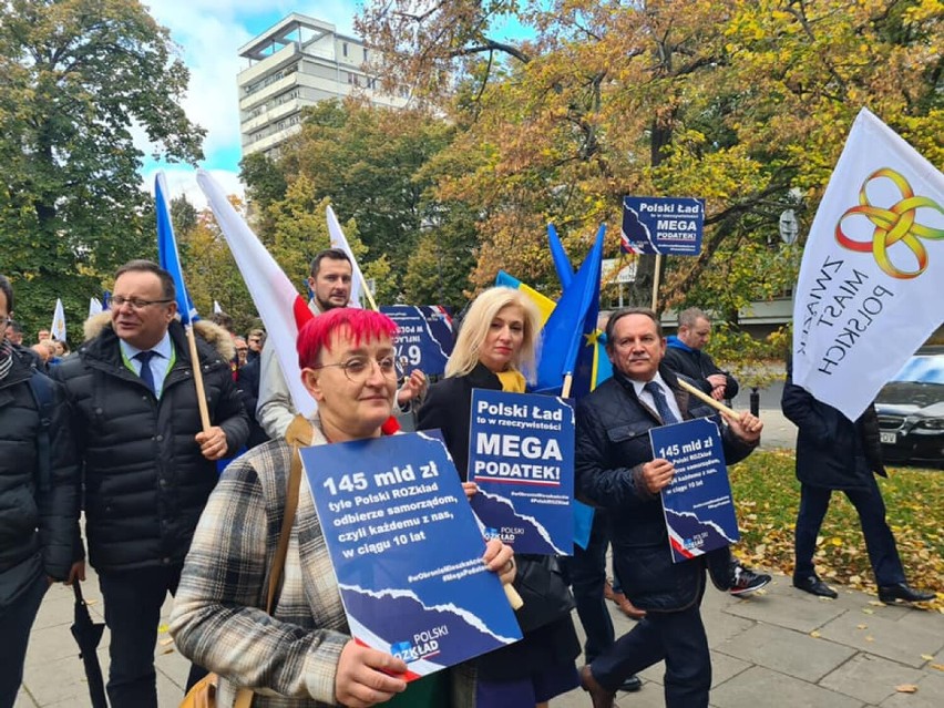 Władze Lublińca na proteście w Warszawie. Chodzi o "Polski...