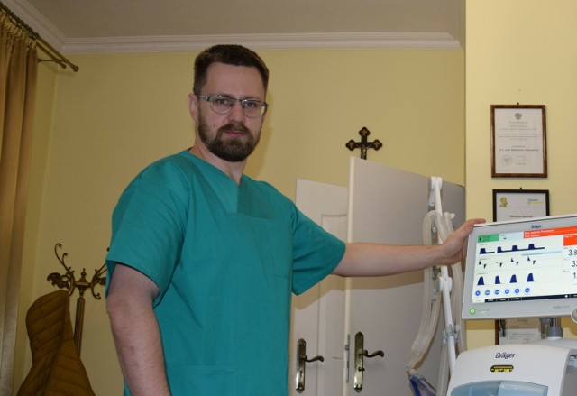 Dr Wojciech Skowron lubi pracować z pacjentami z małych miejscowości