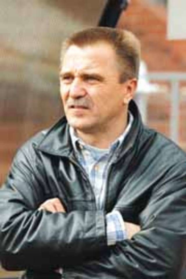 MARIUSZ MODRACKI - świetny napastnik Zawiszy z latach 80 i 90-tych XX wieku objął zespół 1 stycznia 2005 roku po Robercie Tomczaku. Prowadził zespół także w kolejnym sezonie, w którym bydgoszczanie zajęli czwarte miejsce w IV lidze.