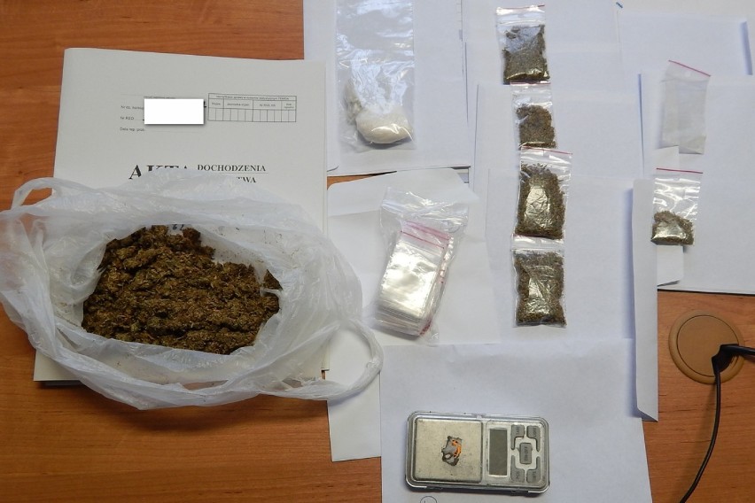 Policjanci z Radziejowa ujawnili amfetaminę i marihuanę u mieszkańca Piotrkowa