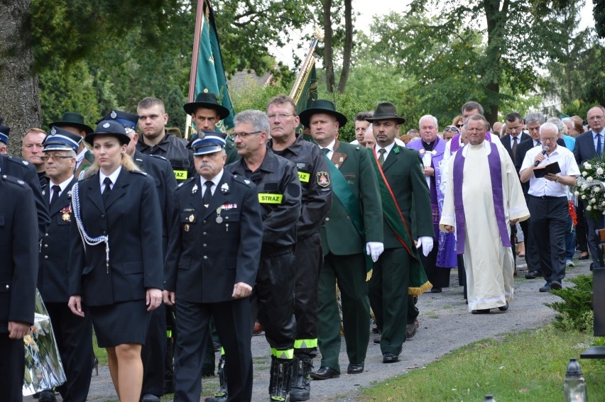 Tłumy mieszkańców, samorządowców na pogrzebie Tomasza Niesłuchowskiego